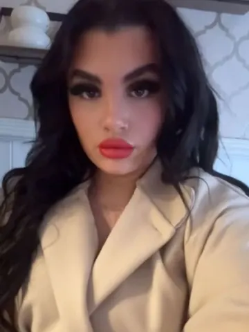 Honey Kiss webcam model from United Kingdom