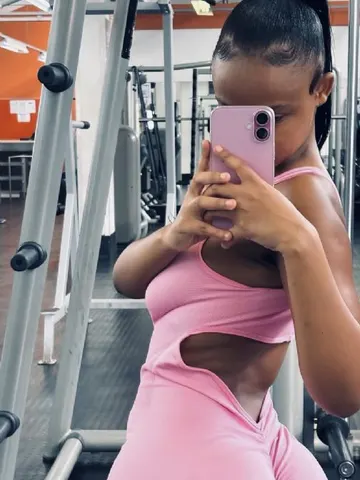 QueenTara webcam model from Kenya