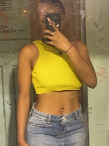 Sativaa webcam model from United Kingdom
