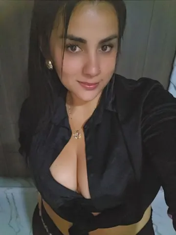 Amara_Vos webcam model from Colombia