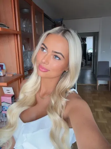 MiaMarlowe webcam model from United Kingdom