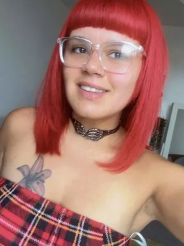 Little_Red_ webcam model from United Kingdom