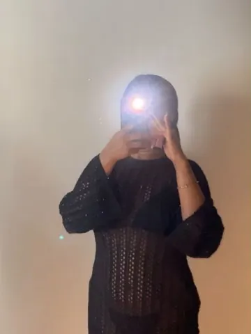 -ZaraXOXO webcam model from United Kingdom