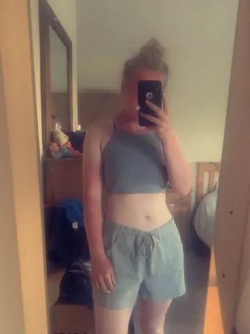 Elle19 webcam model from United Kingdom
