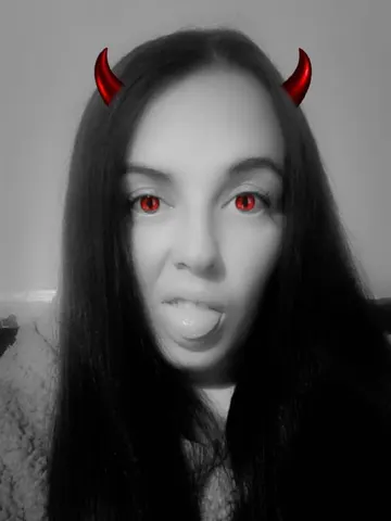 Sassy-Amber-XX webcam model from United Kingdom