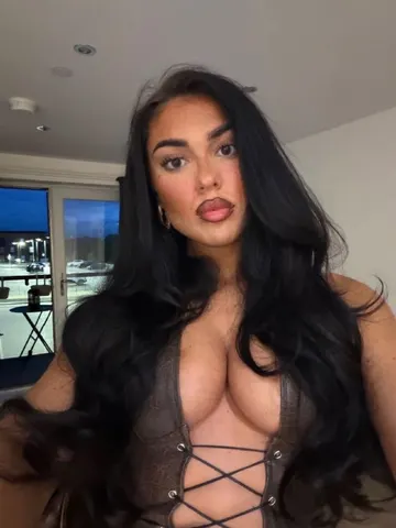 xx_sacha_grace_xx webcam model from United Kingdom