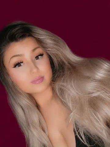 Elodie-Wrenn webcam model from United Kingdom