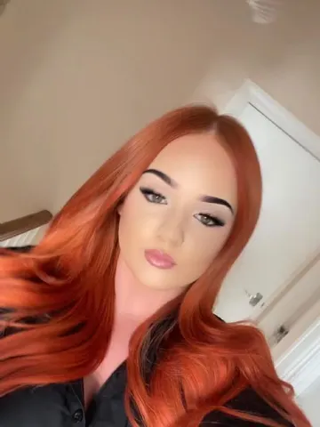 TheRubyRed webcam model from United Kingdom