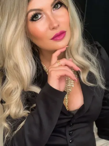 MistressValentinaFox webcam model from United Kingdom