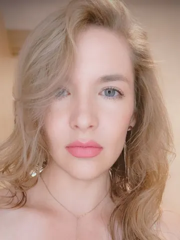GeishaBlanca webcam model from Morocco