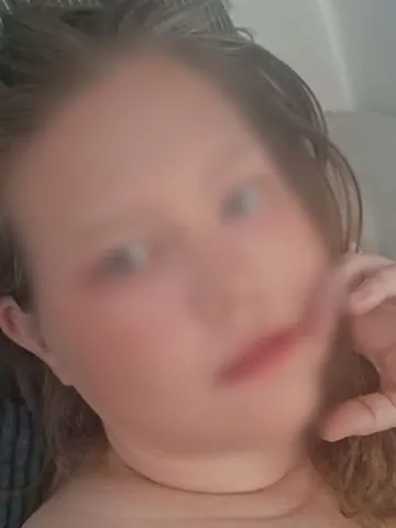 Kinsley-summer webcam model from United Kingdom