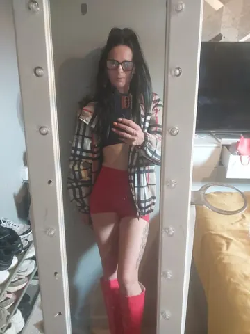 The_Hot_Owd_Tart webcam model from United Kingdom