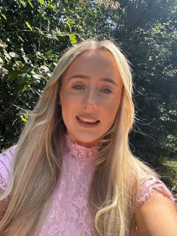Angel_baby_ webcam model from United Kingdom