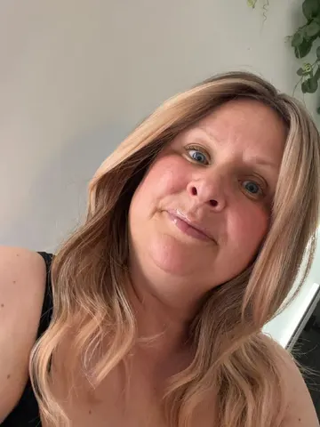 Natural-Callie webcam model from United Kingdom