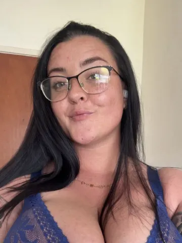 LiaKnoxx webcam model from United Kingdom