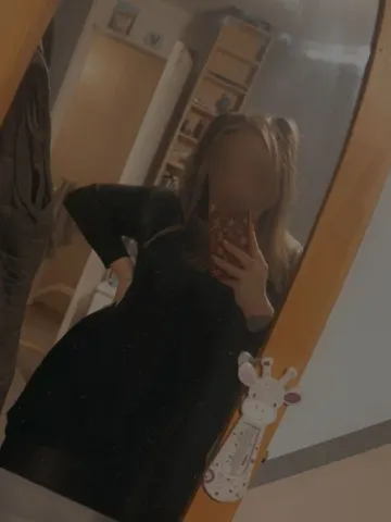 Pregnant-TaylorXO webcam model from United Kingdom