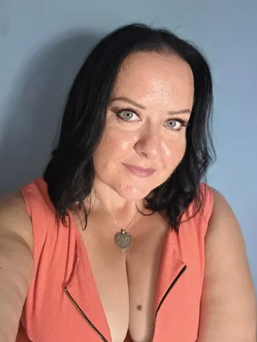 UK-BELLA-ENCHANTED webcam model from United Kingdom
