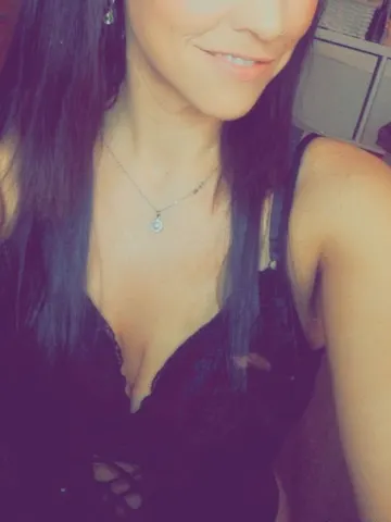 thegirlnextdoor666 webcam model from United Kingdom