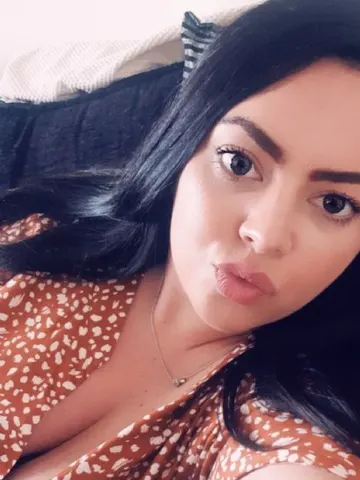MissVee_xo webcam model from United Kingdom