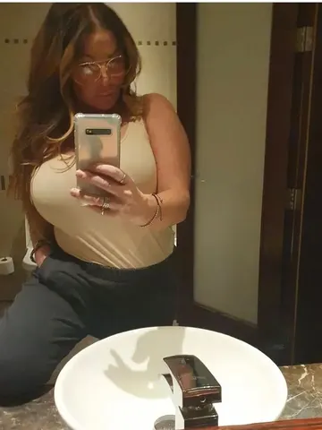 Gia-GraceX webcam model from United Kingdom