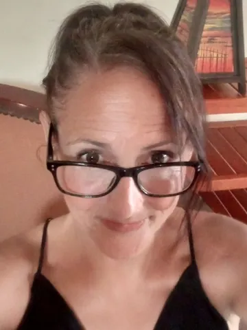 Cutie1972ax webcam model from Cambodia