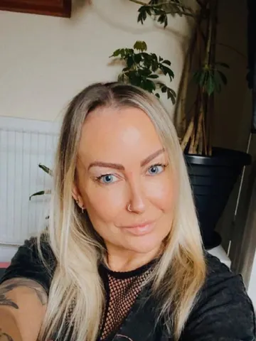 Miss-SaskiaX webcam model from United Kingdom