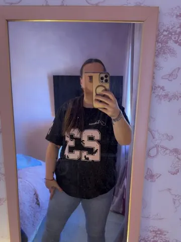 Miss-Esmie webcam model from United Kingdom