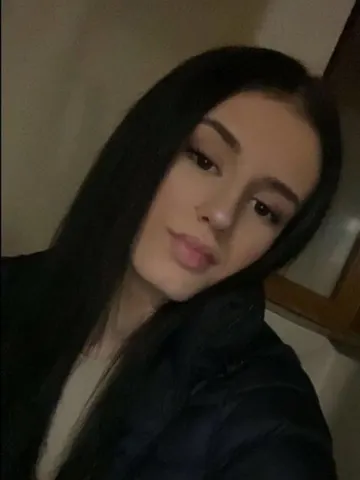 MillaHoneyy webcam model from Romania