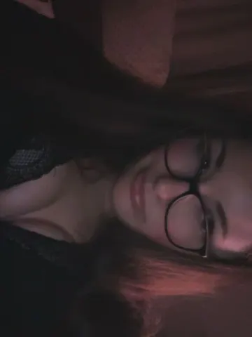 girlyloulou webcam model from United Kingdom