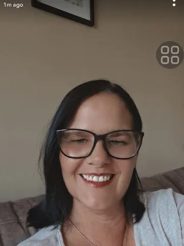 Mature-Curvy-Cora webcam model from United Kingdom