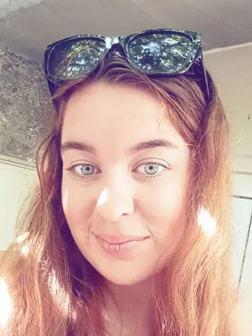 Sweet-Luna webcam model from United Kingdom