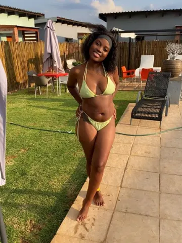 Blue-Amber webcam model from South Africa