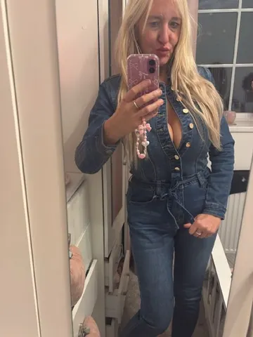 PINK-PRINCESS_UK webcam model from United Kingdom