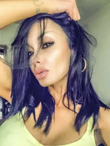Mirraxxx webcam model from Bulgaria