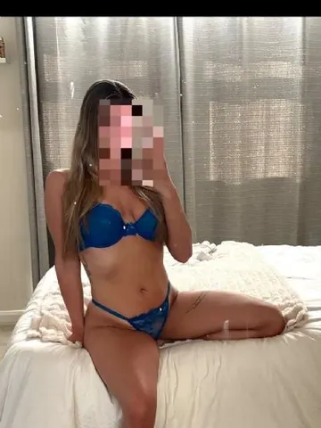 SaskiaMonroeX webcam model from United Kingdom
