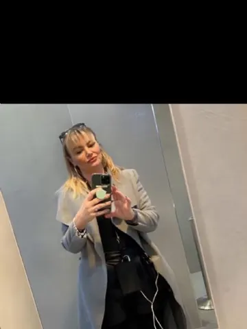 Cute-CarlyXX webcam model from United Kingdom