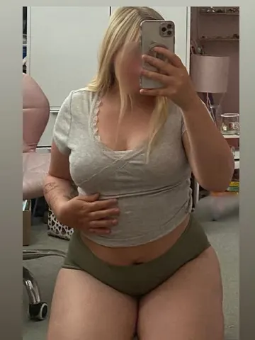 Gracie-AfterDark webcam model from United Kingdom