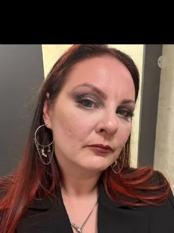 Shy_Homely_Mach webcam model from United Kingdom