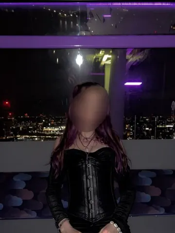 LilaRoseXX webcam model from United Kingdom