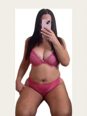 LOVELY-LACEY webcam model from United Kingdom