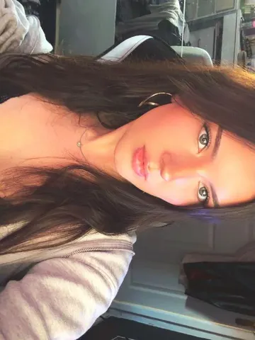 CherryKittyKiss webcam model from United Kingdom