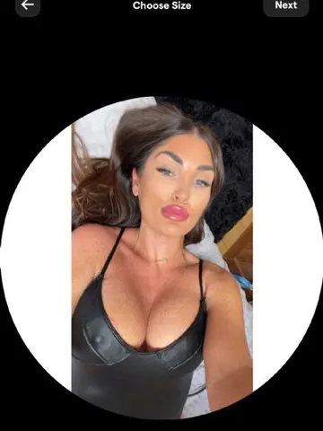 LoveableH webcam model from United Kingdom