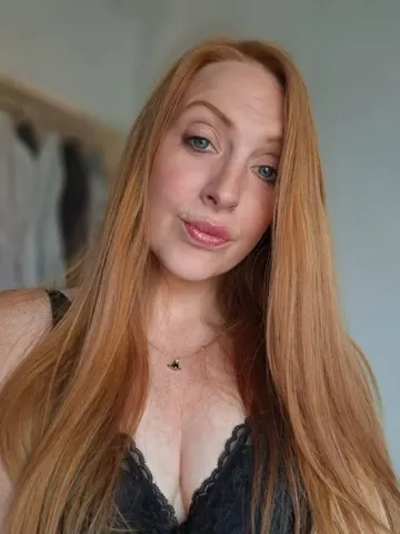 Sweet_hunni_xx webcam model from United Kingdom