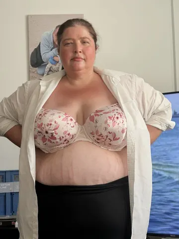 Bigbeautiful4u webcam model from United Kingdom