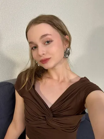 LillianFlow webcam model from Russia