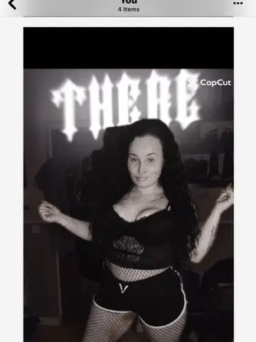 BAD_GAL_BOBBIE07 webcam model from United Kingdom