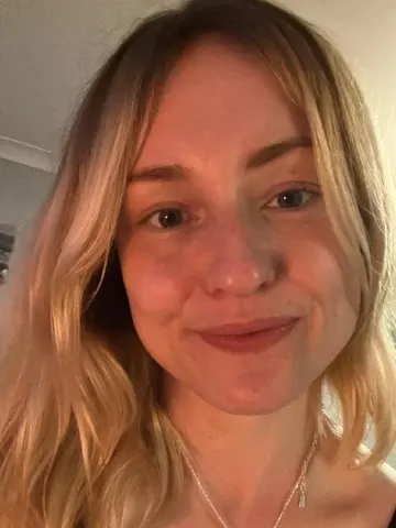 Rosey-Posey webcam model from United Kingdom