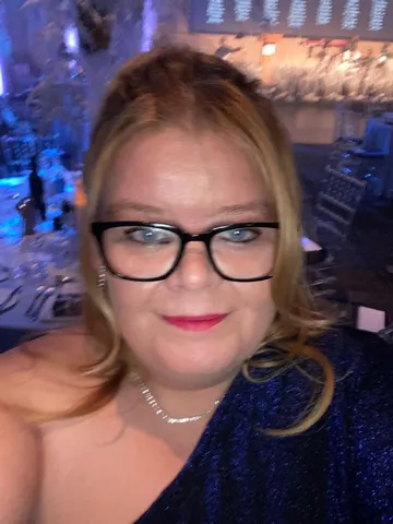 Sweet-Curvy-Delilah webcam model from United Kingdom