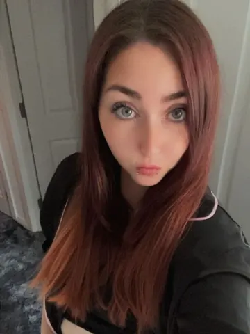 Ella-EnchantedX webcam model from United Kingdom