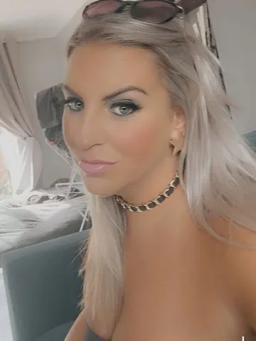 Flower_xox webcam model from United Kingdom
